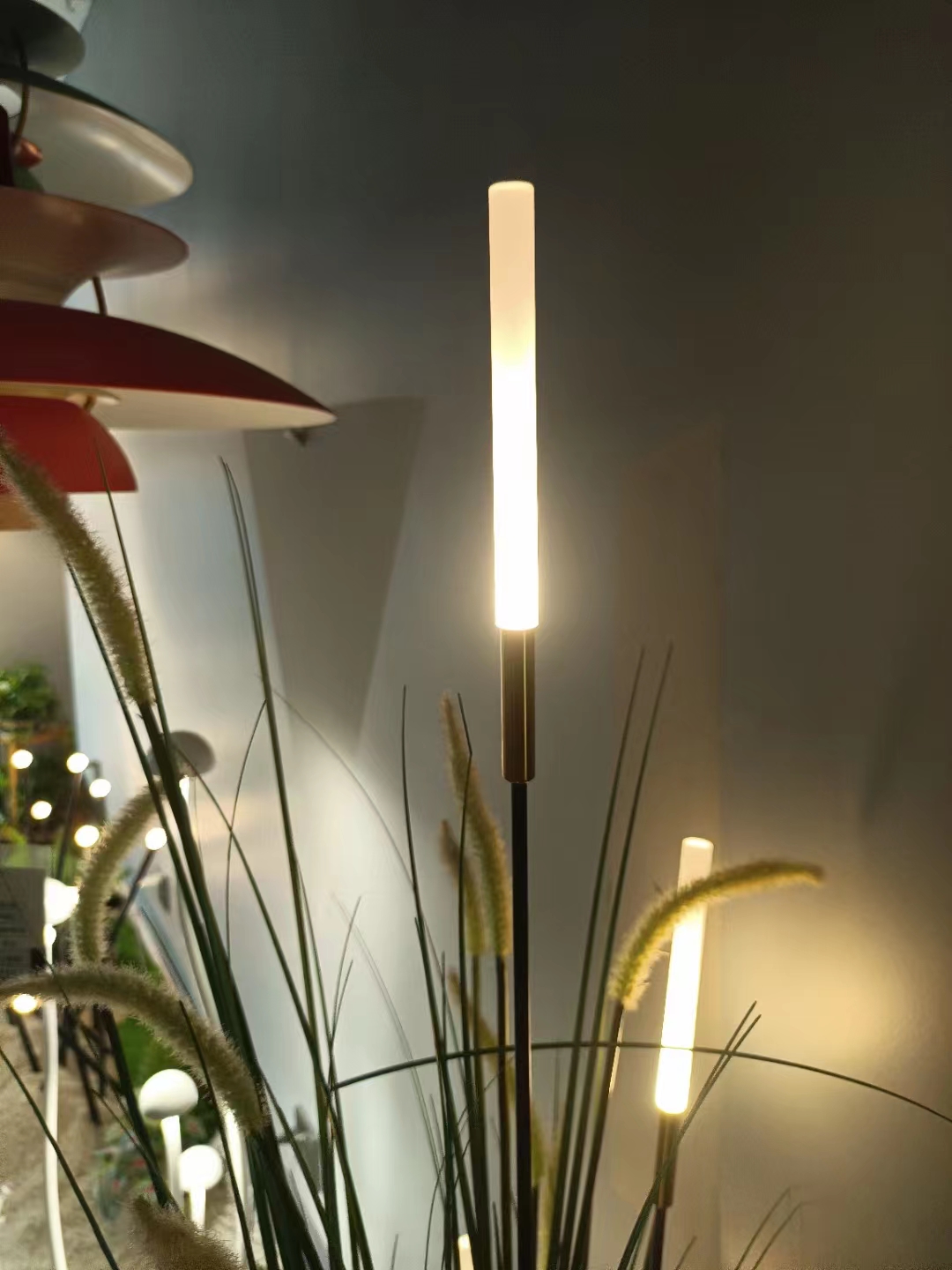 Lawn LED Brass Finish Metal Acrylic Garden Floor Lamp (KIH-95F)