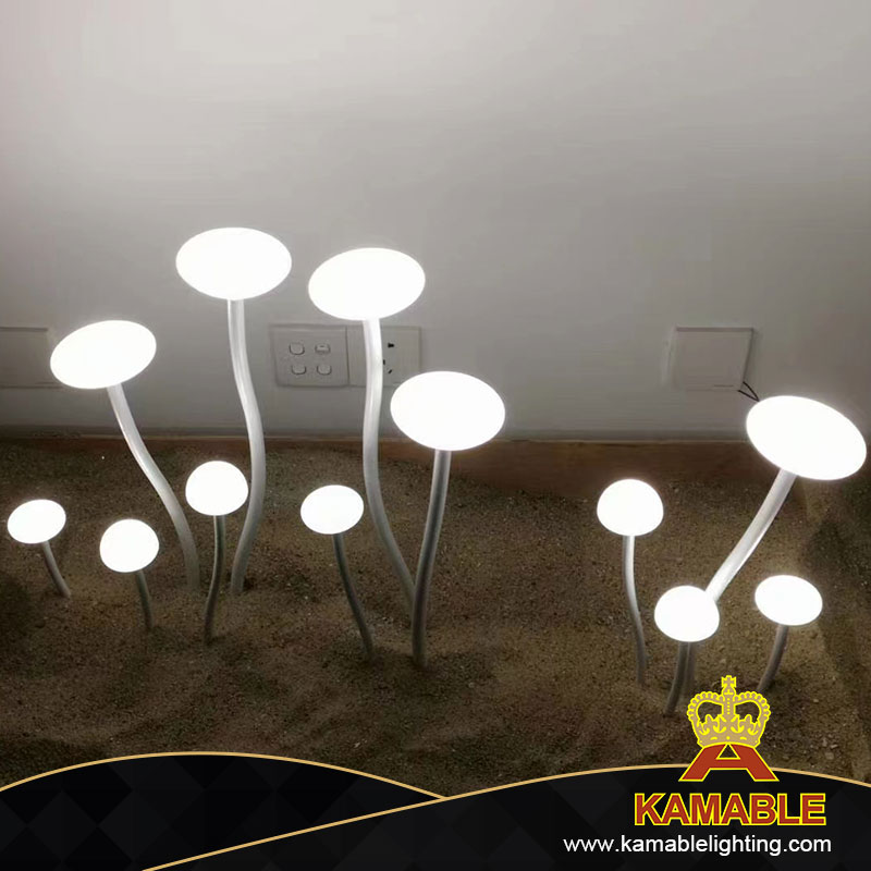Mushroom White Metal LED Decorative Impressive Floor Garden Lamp(KH1308-300)
