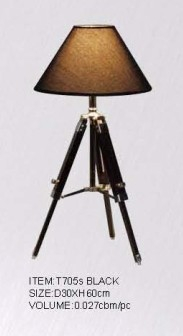 Hotel Fabric Shade Tripod Wooden Base Table Lamp (KAT705S)