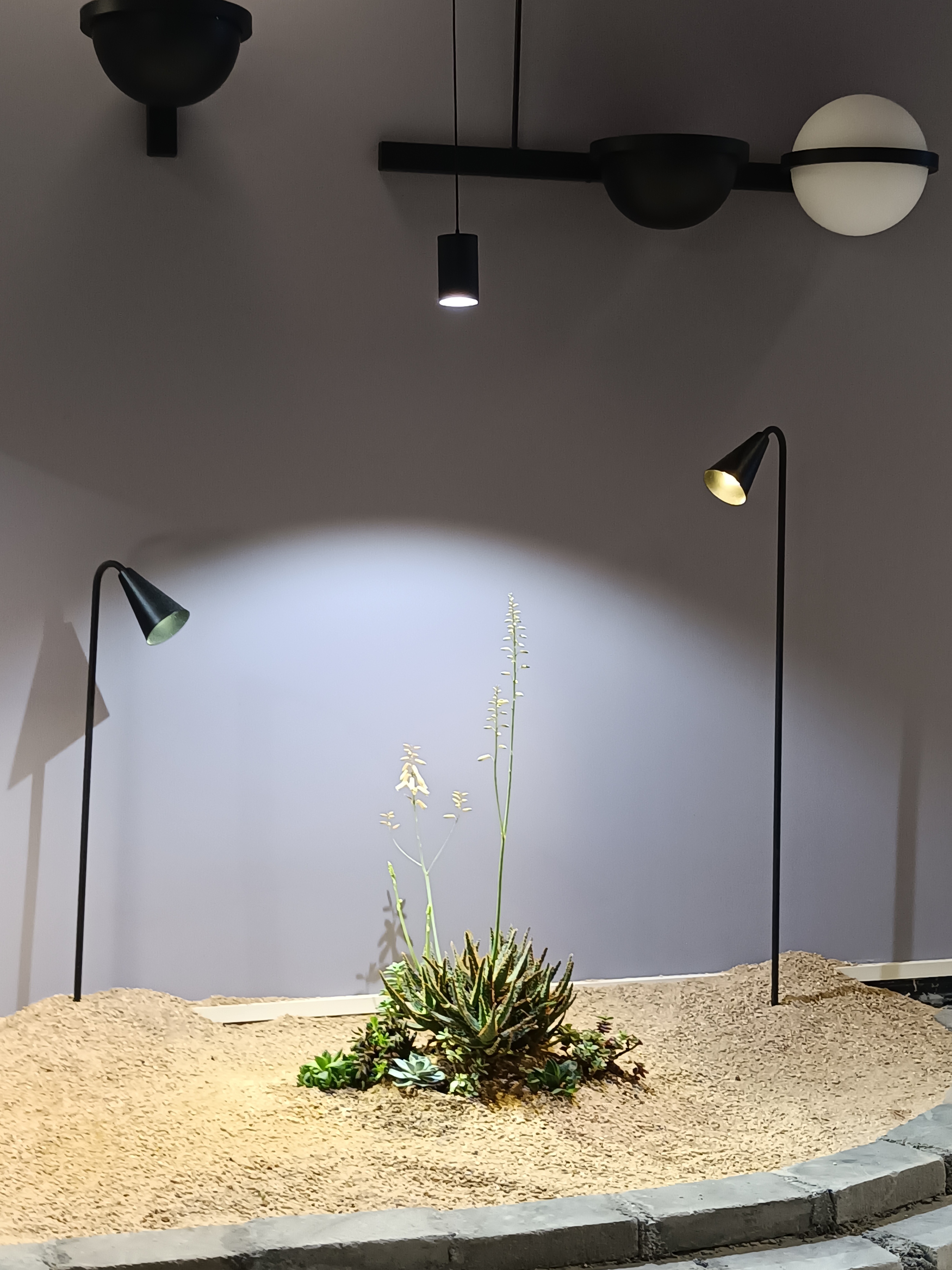 Simple Outdoor Horn Shape Garden Standing Lawn Floor Lamp (KH1305-760)