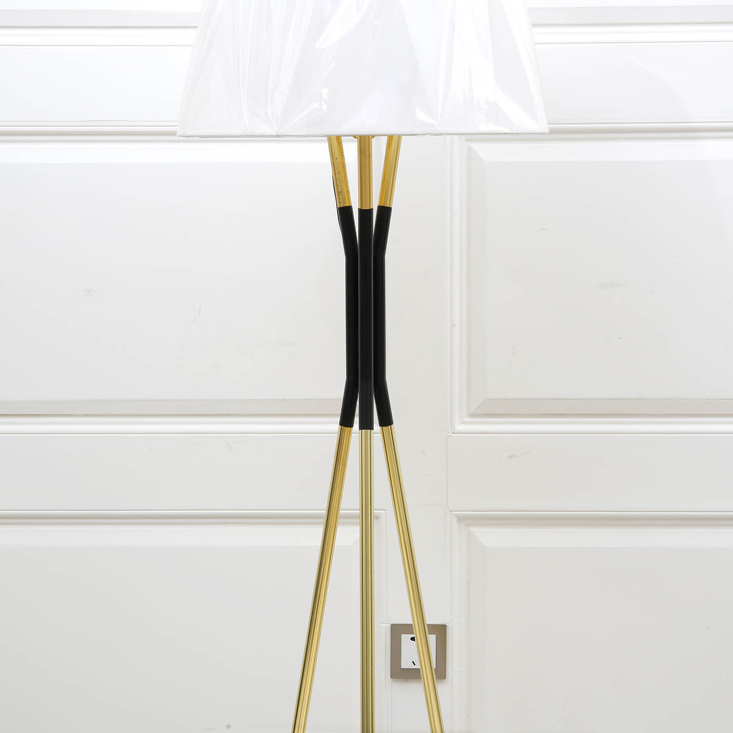 Regular White Golden Bedroom Studyroom Metal Floor Lamp (KA528-F)