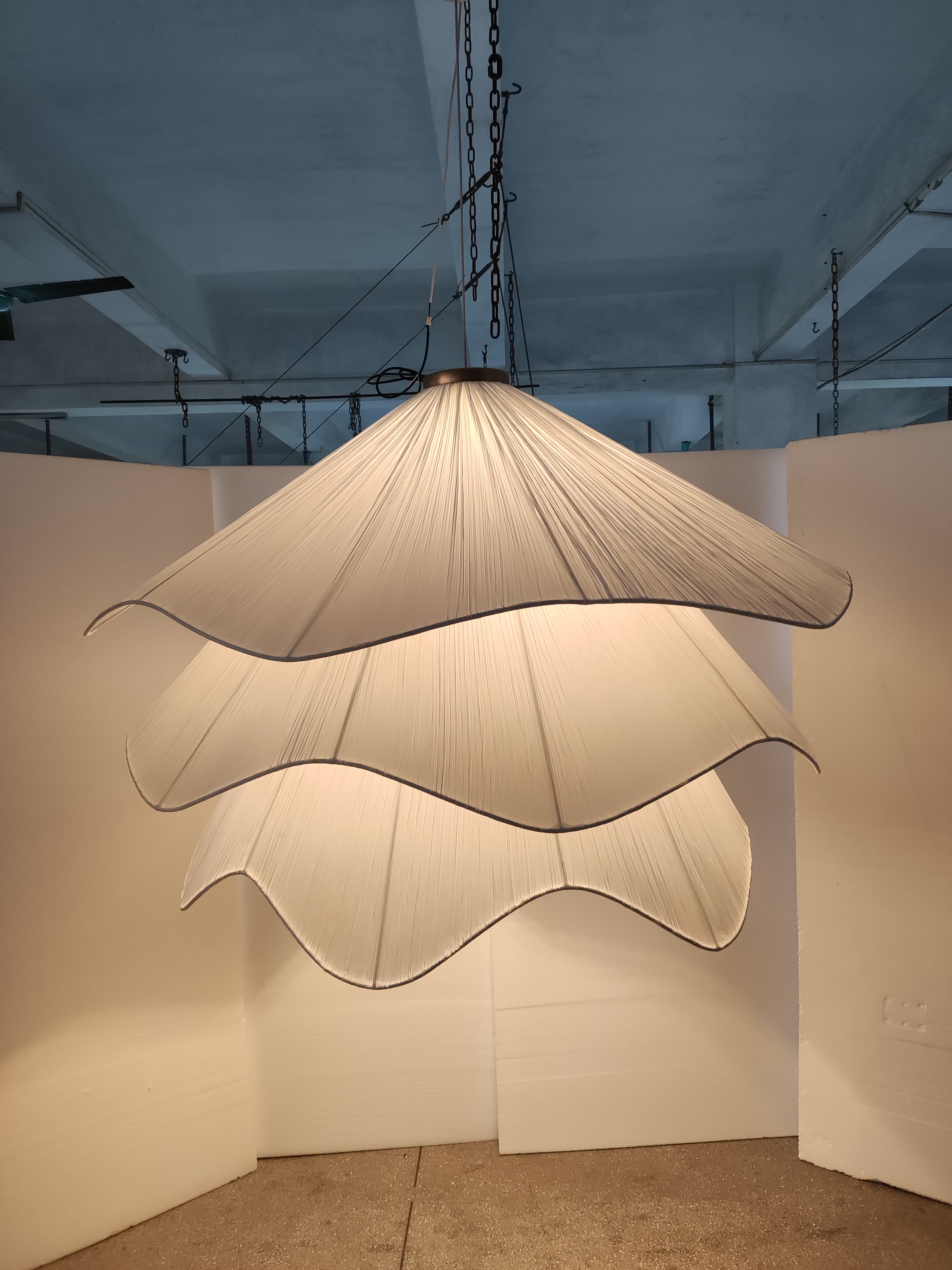 Big Decorative Silk Fabric Off-white Indoor Hallway Gallery Pendant Light (KIA-109P)