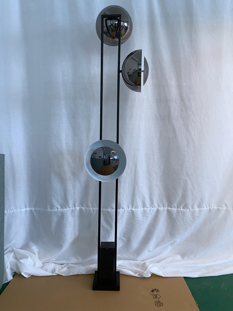 Delicate Design Nordic Style Mirror Round Iron Villa Floor Light (KYA-10F)
