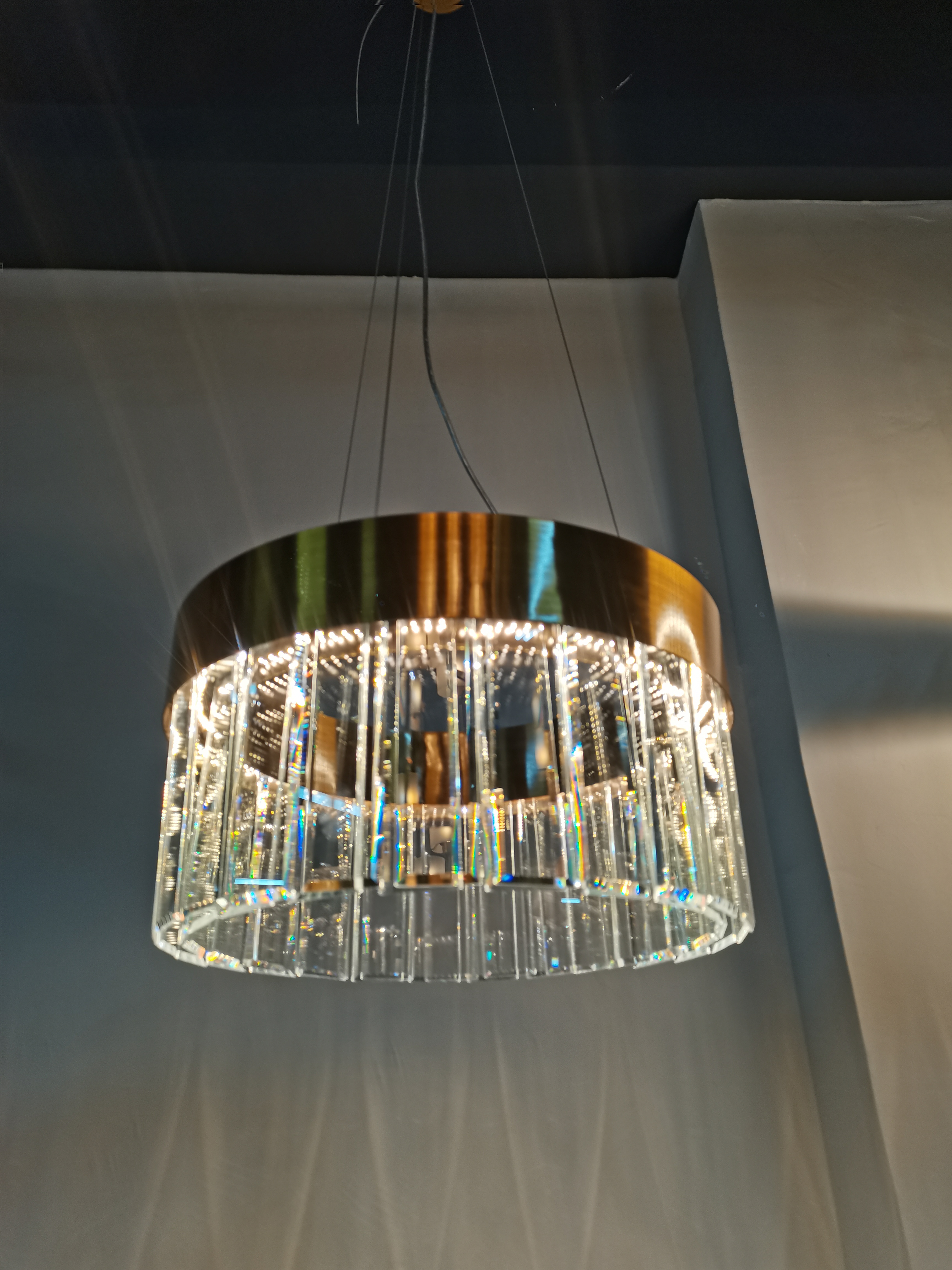 Round Light Luxury Crystal Metal Ring Pendant Lamp in Living Room (UR821)