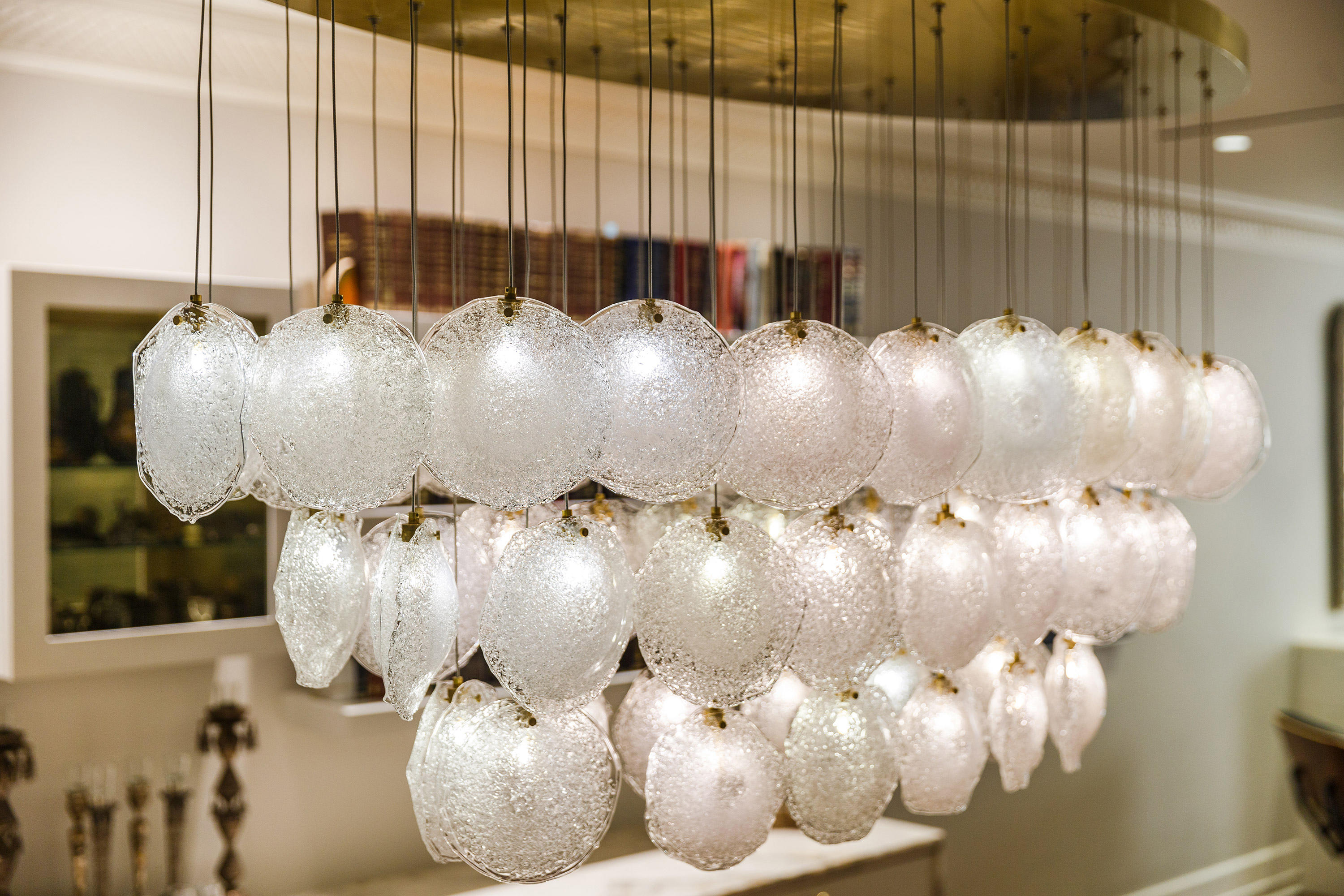 crystal-shell-chandelier-04-new-fam-g-arcit18