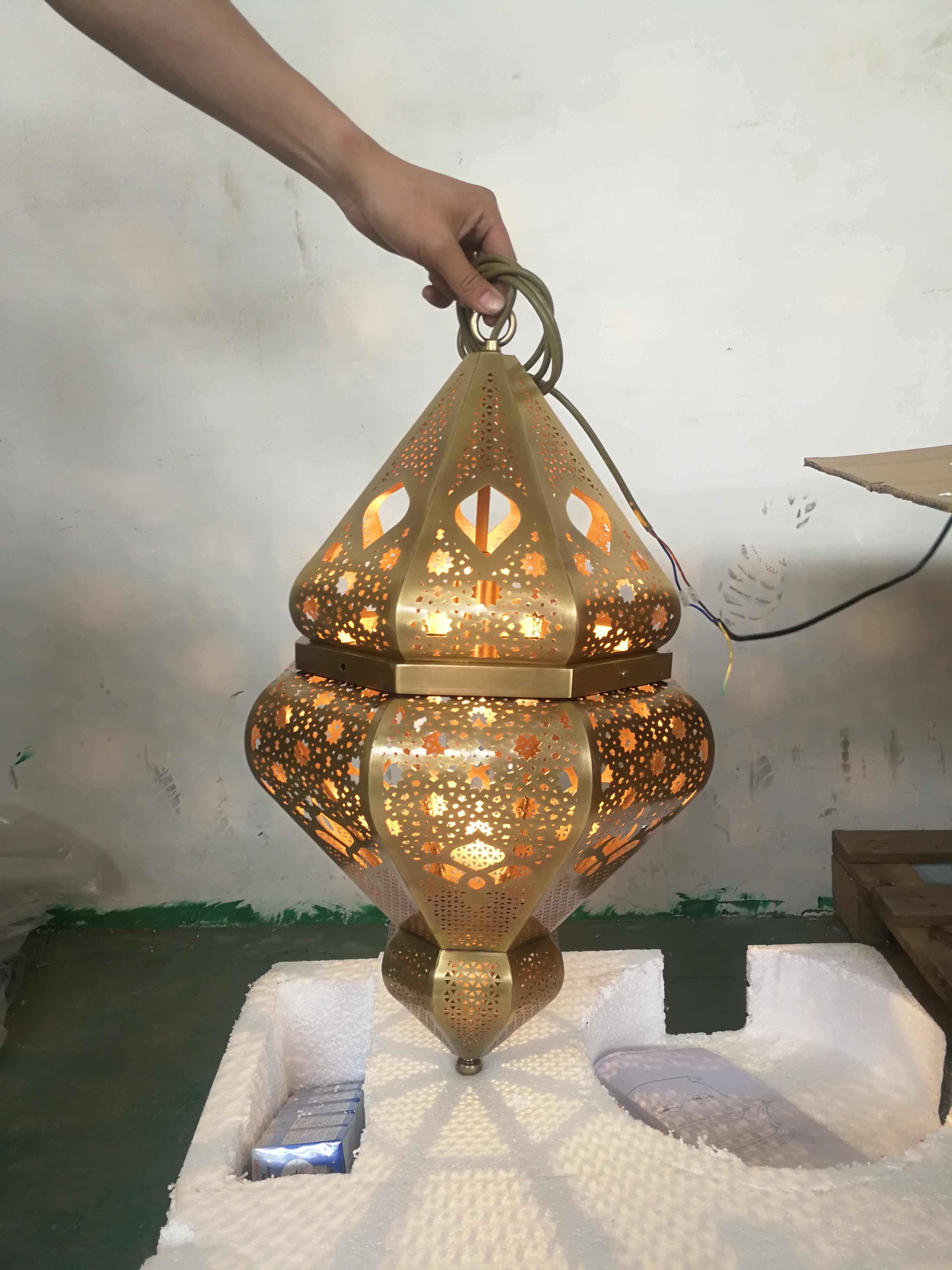 Luxury Decorative Arabic Style Brass Pendant Light (M008928-01)