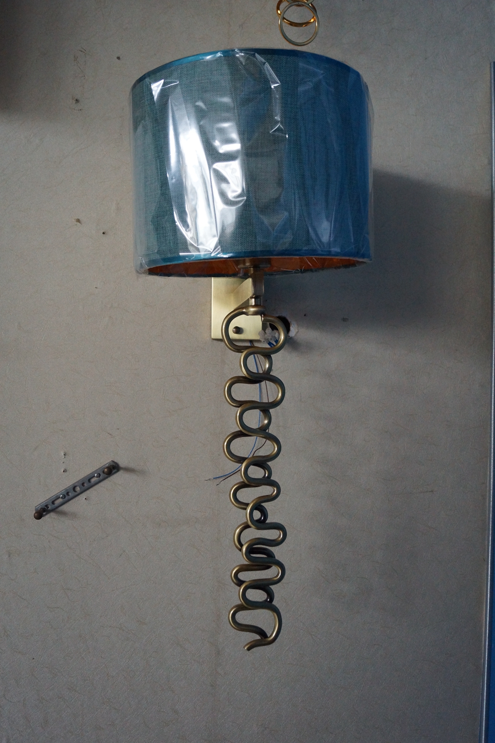 Modern Iron Decorative Guest Room Wall Lamp (KA9005)