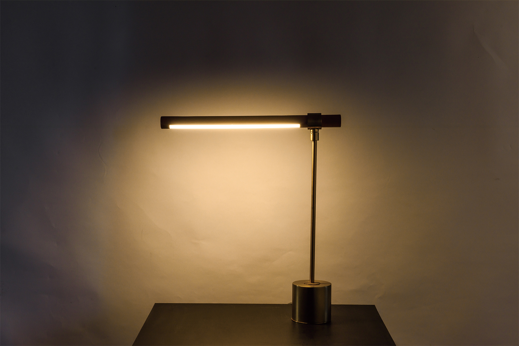 Modern decoration acrylic shade table lamps (KAT18-092)
