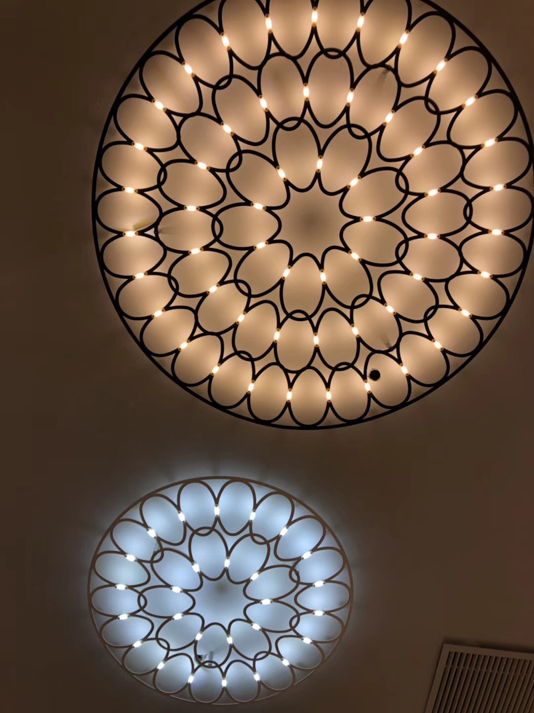 Modern Iron Acrylic Flower LED Bedside Wall Lighting (KA814W/M)